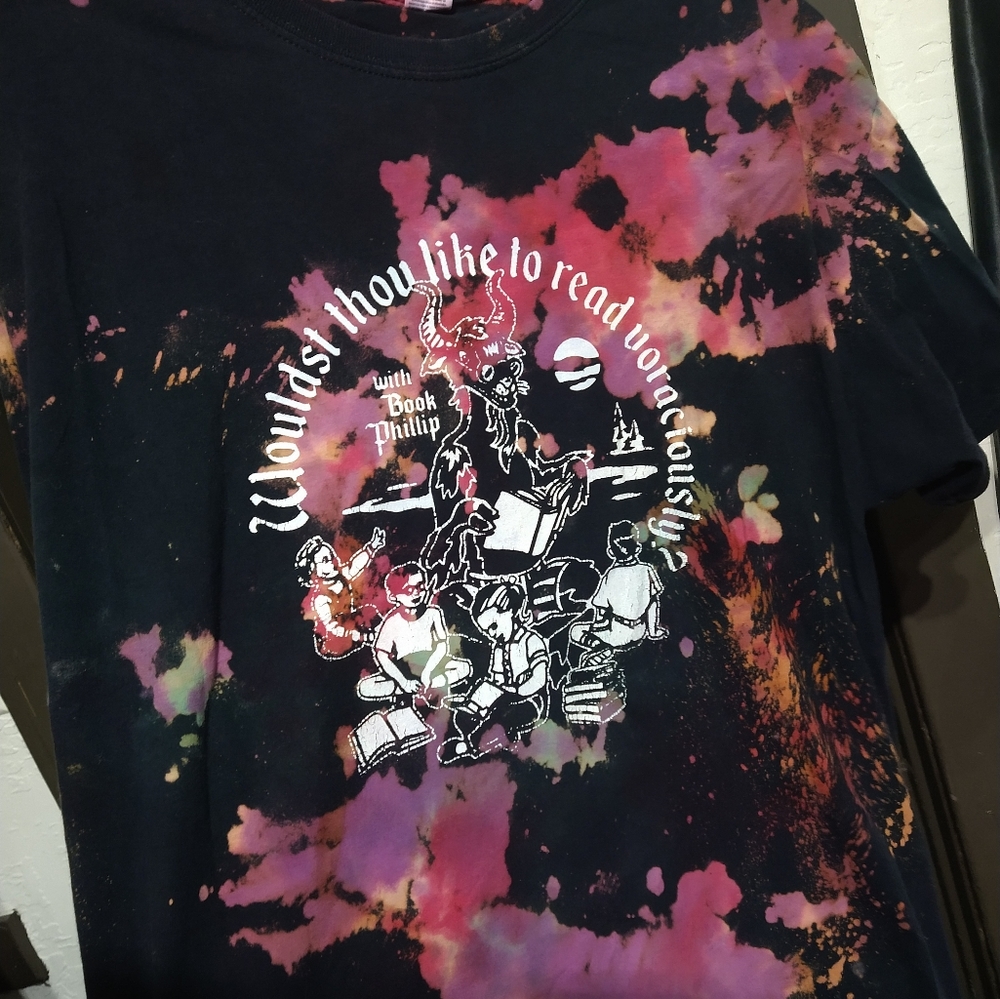 4/$20 Book Phillip t-shirt XL